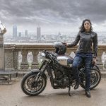 Look de moto para mujer: estilo y seguridad en la carretera