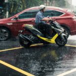 Conducir en moto con frío y lluvia: guía para otoño e invierno